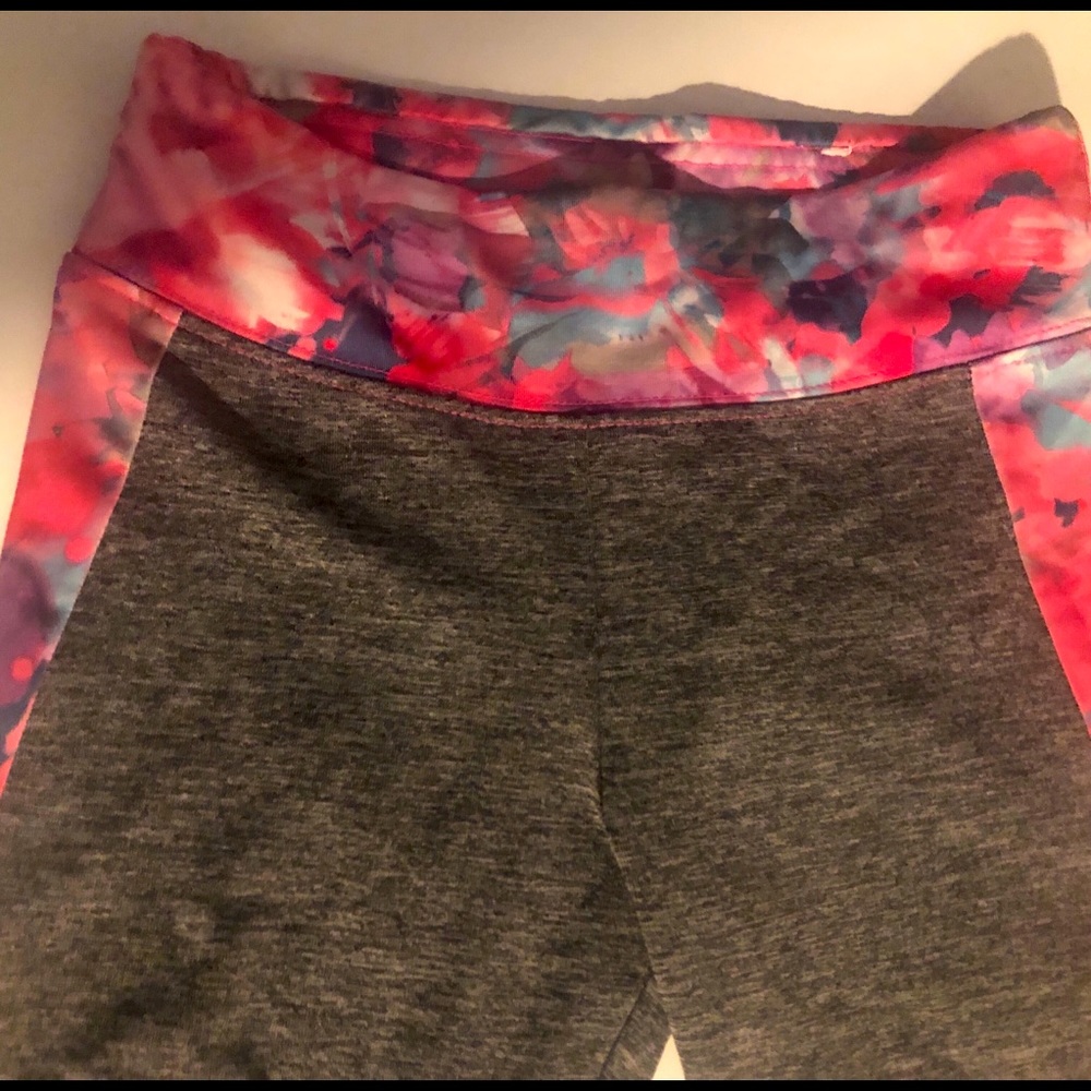 Justice girls Capri leggings pants size 8 pink gray